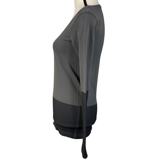 Athleta Medium Flurry Base Layer Top Long Sleeve Stretch Ribbed Colorblock Gray - Picture 6 of 7